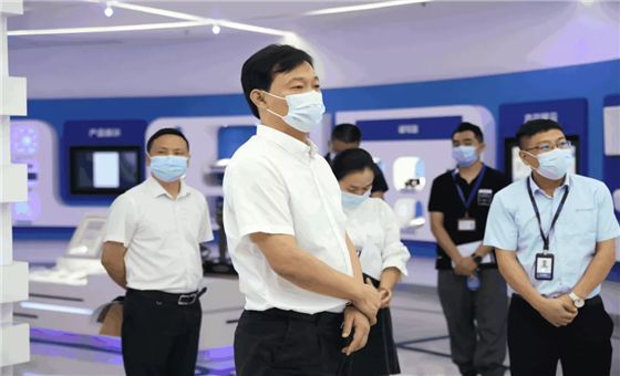 光明区委副书记、政法委书记张华伟莅临威廉希尔调研指导